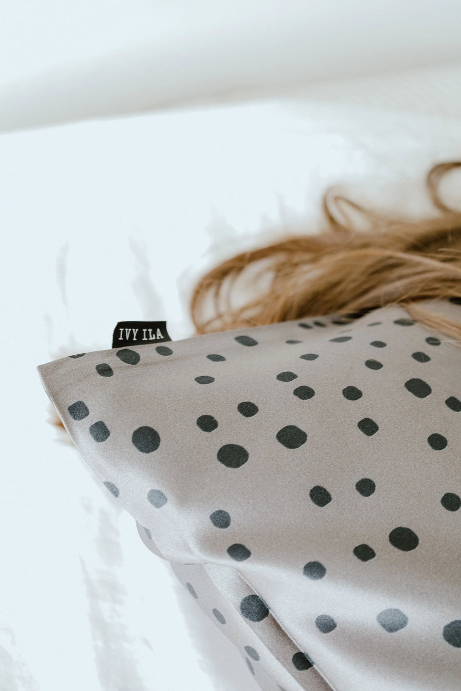 IVY ILA | SILK PILLOWCASE - DOTTY DUSK